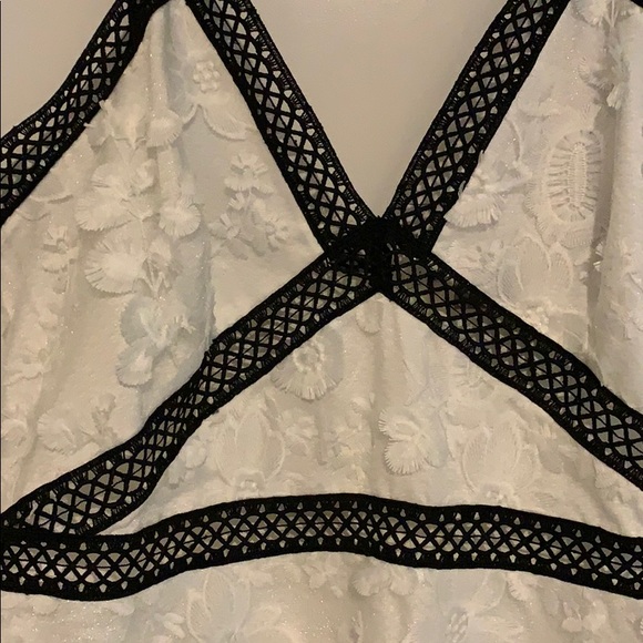 Beautiful black and white dress - Picture 3 of 6